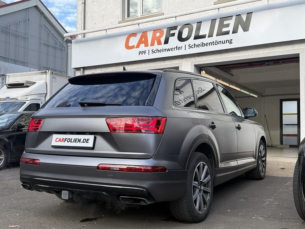 Audi Q7 – Vollfolierung in 3M Satin Dark Grey