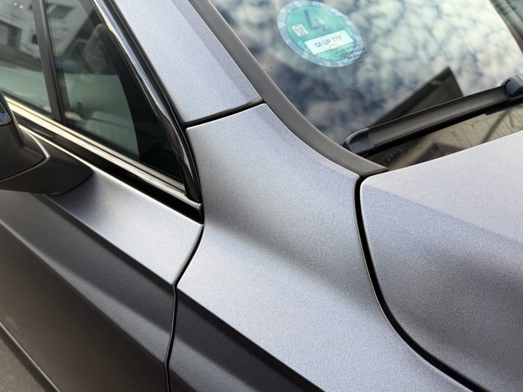 Audi Q7 – Vollfolierung in 3M Satin Dark Grey