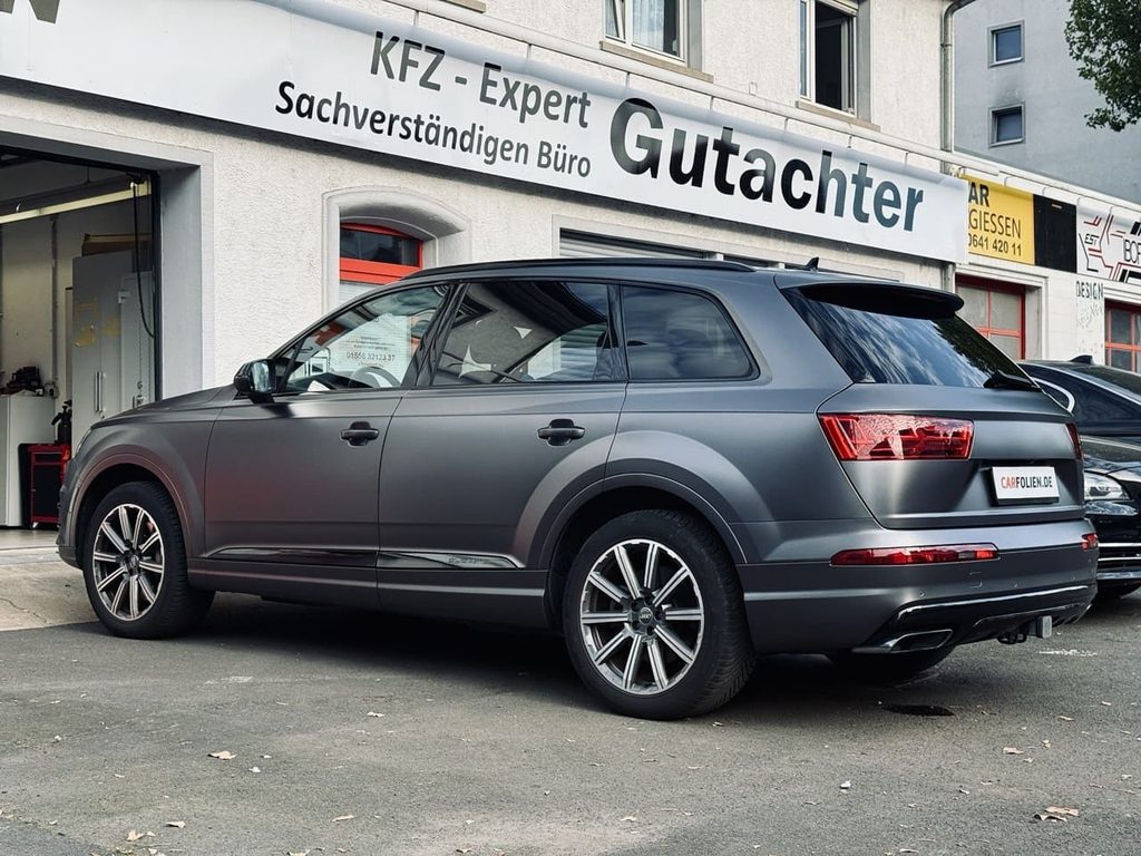 Audi Q7 – Vollfolierung in 3M Satin Dark Grey