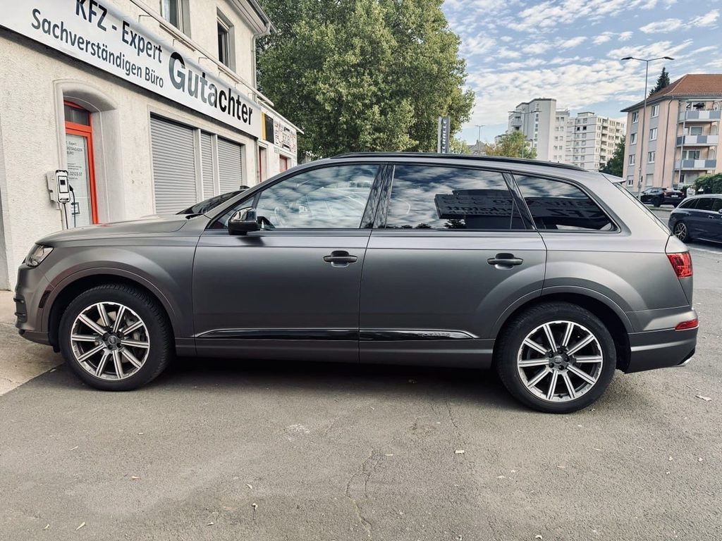 Audi Q7 – Vollfolierung in 3M Satin Dark Grey