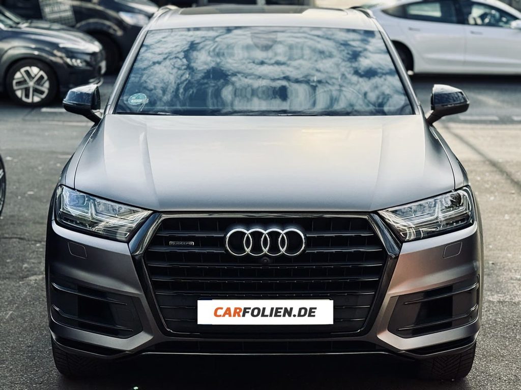 Audi Q7 – Vollfolierung in 3M Satin Dark Grey