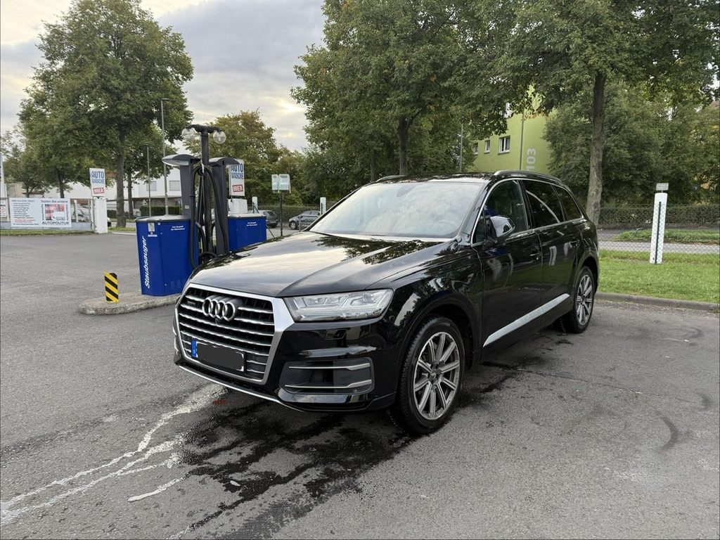 Audi Q7 – Vollfolierung in 3M Satin Dark Grey