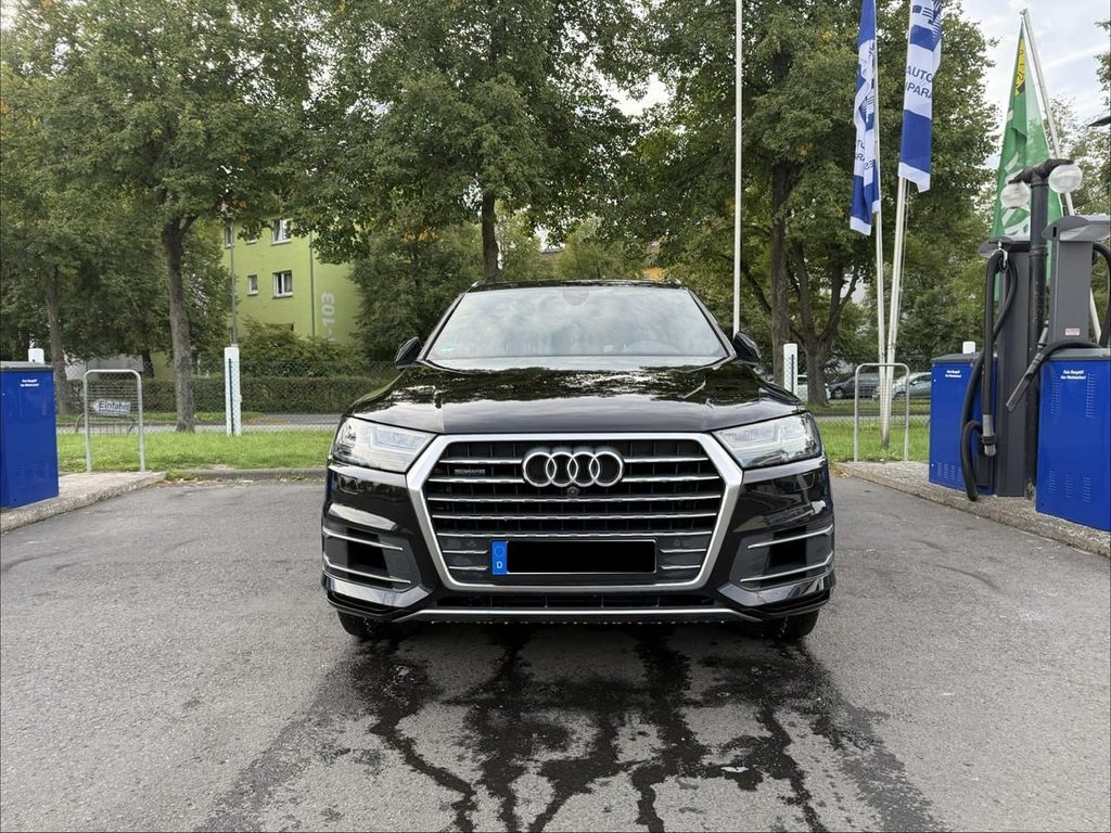Audi Q7 – Vollfolierung in 3M Satin Dark Grey